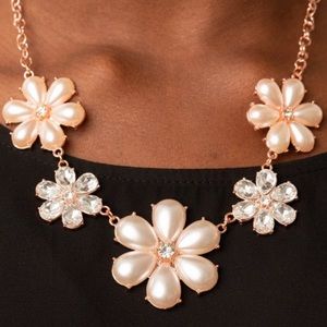 Baby pink pearl daisy necklace